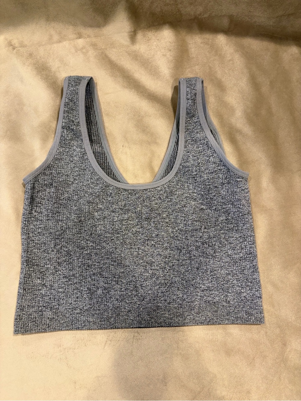 Colsie Gray Ribbed V-Neck Cropped Tank - Picture 3 of 5